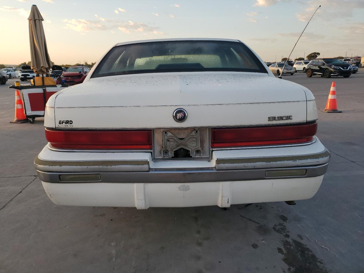 1993 Buick Roadmaster VIN: 1G4BN5372PR400143 Lot: 75928874