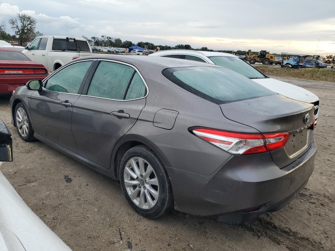 4T1B11HK7JU024254 2018 TOYOTA CAMRY - Image 2