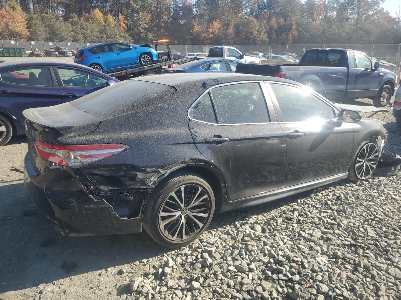 VIN 4T1B11HK7JU640309 2018 TOYOTA CAMRY no.3