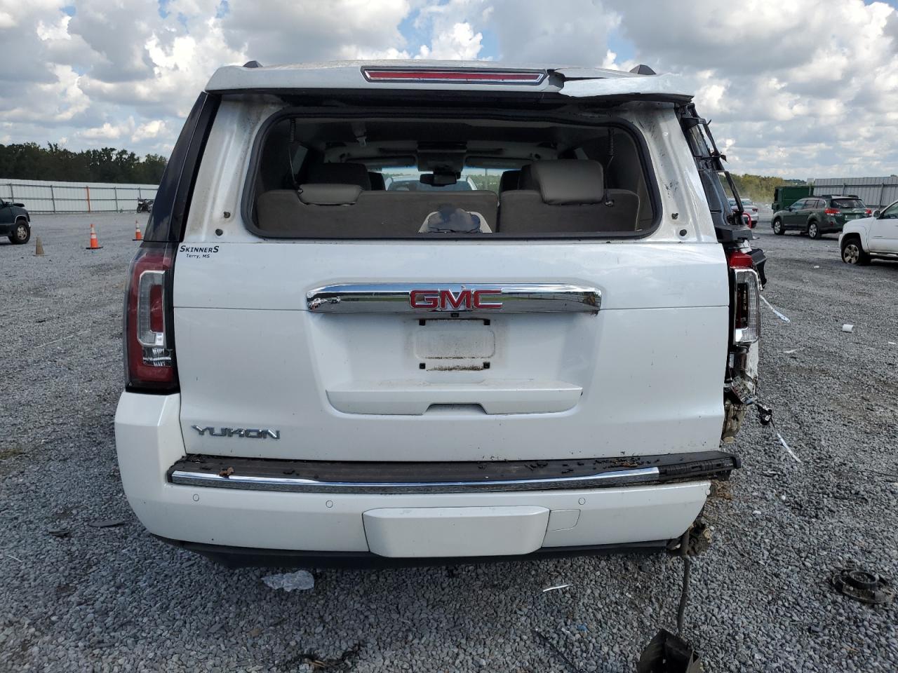 1GKS1CKJ0GR210041 2016 GMC Yukon Denali