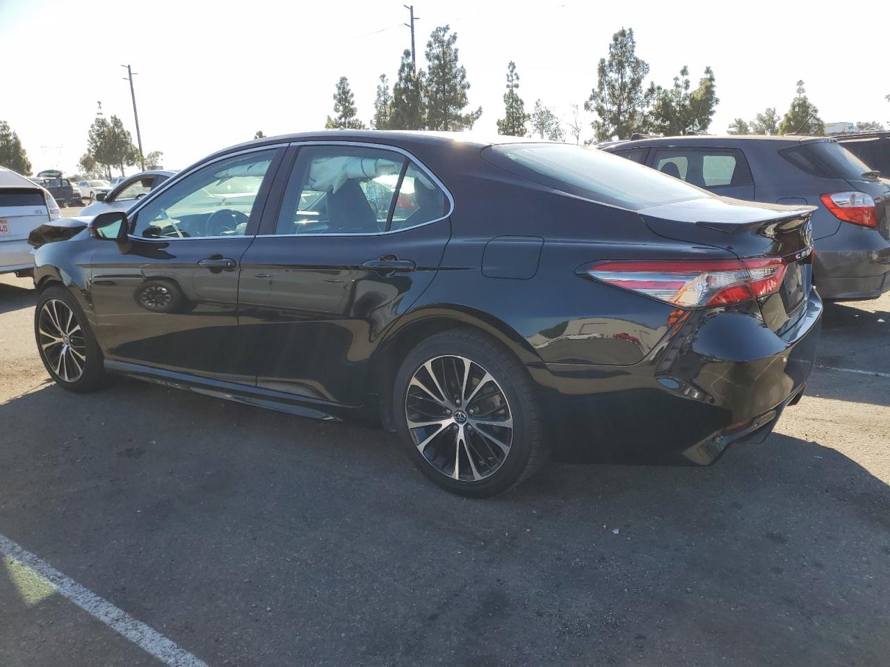 4T1B11HK3JU130989 2018 TOYOTA CAMRY - Image 2