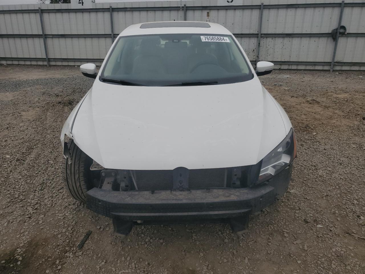 2015 Volkswagen Passat - Image 5