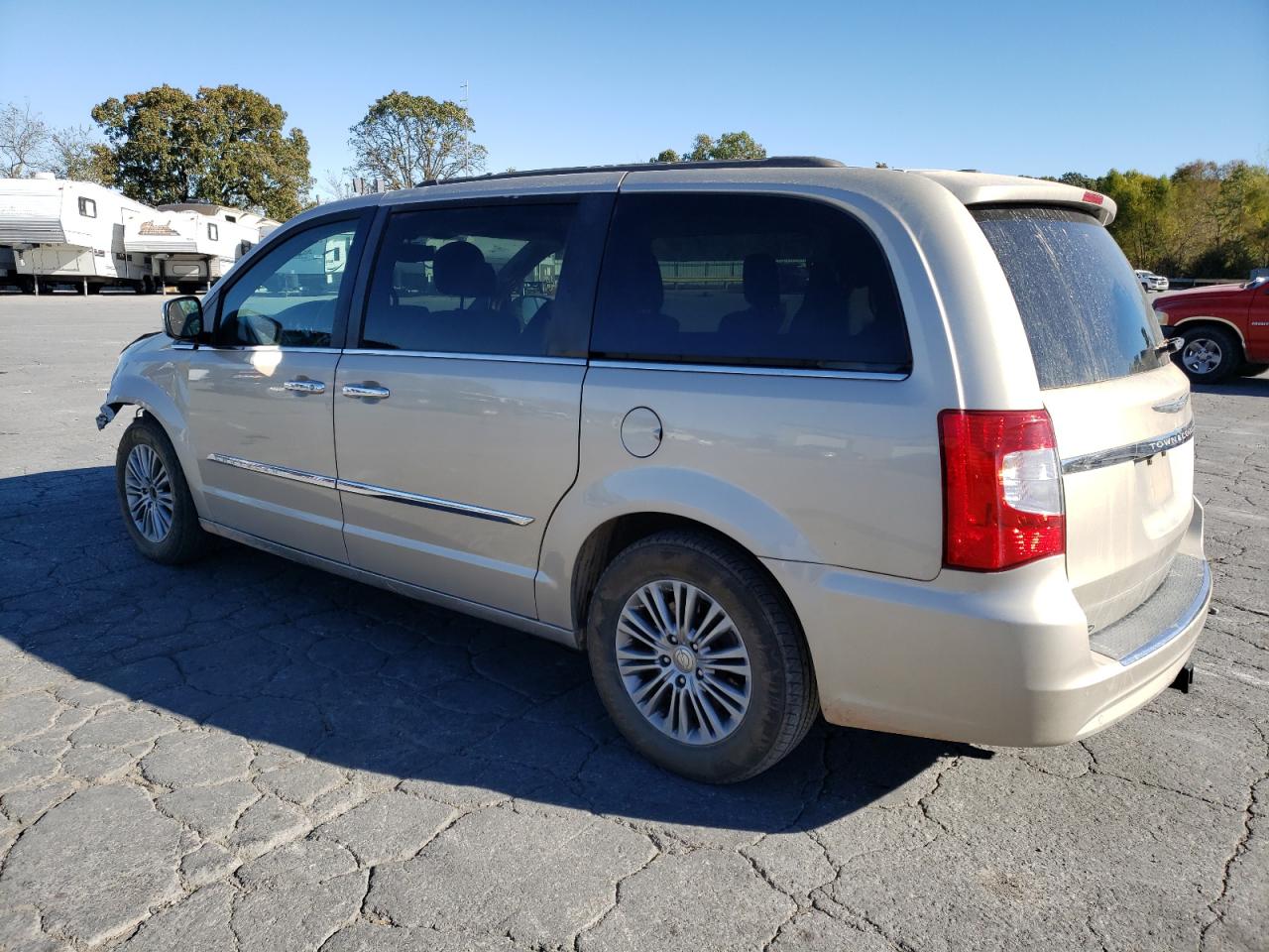 2014 Chrysler Town & Country - Image 2