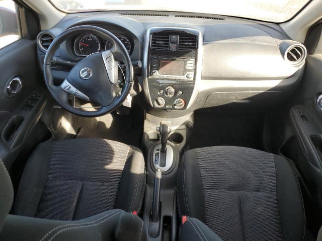  NISSAN VERSA 2018 Czerwony