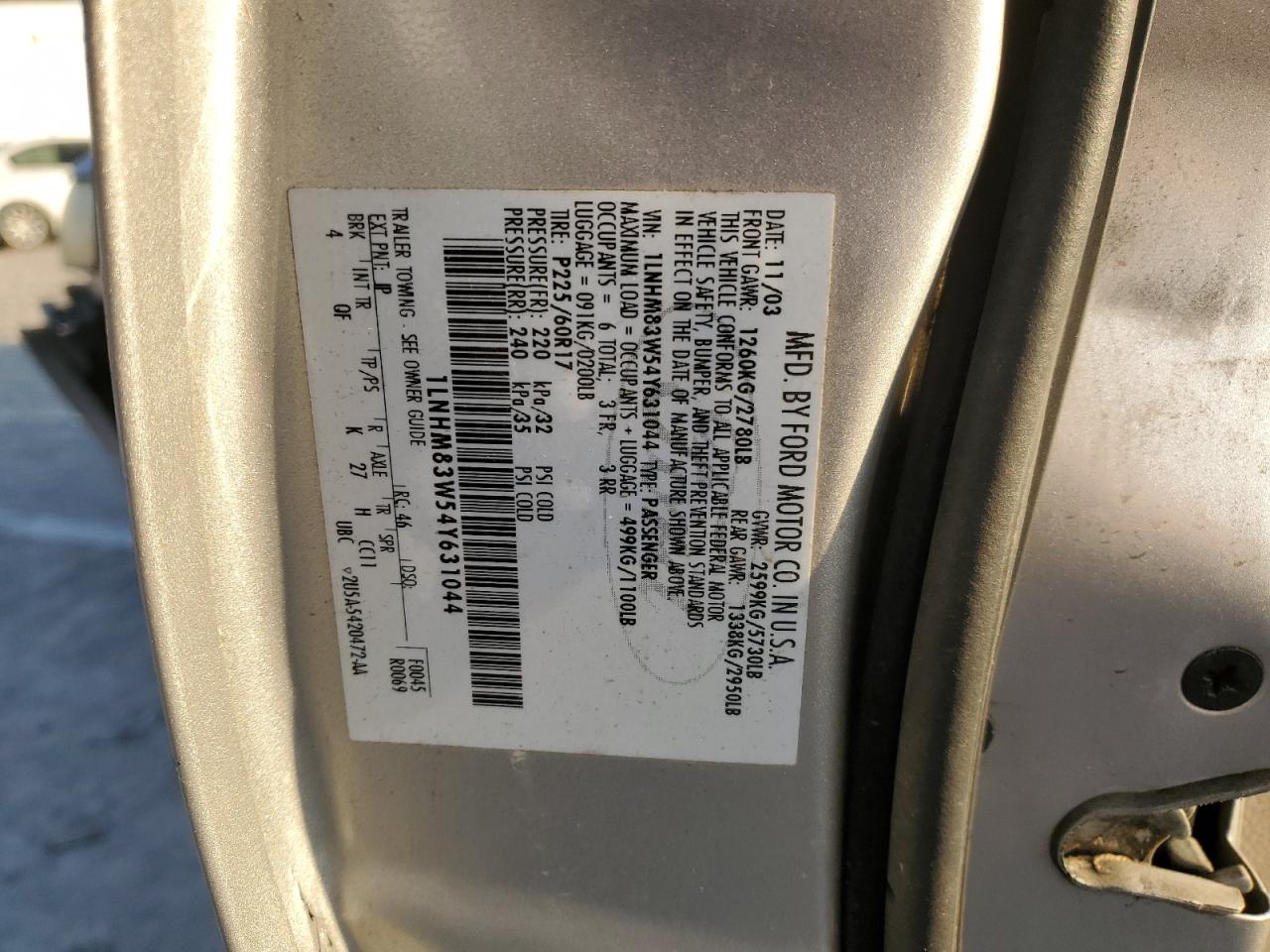 2004 Lincoln Town Car - Image 12