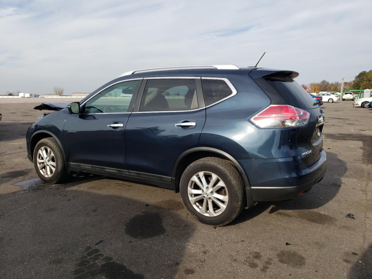 2015 Nissan Rogue - Image 2
