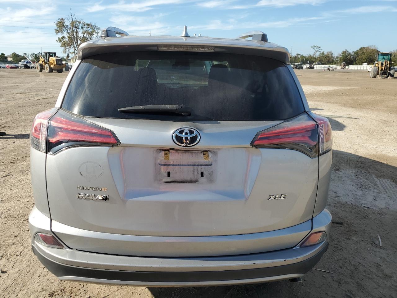 2T3WFREV6JW420540 2018 Toyota Rav4 Adventure