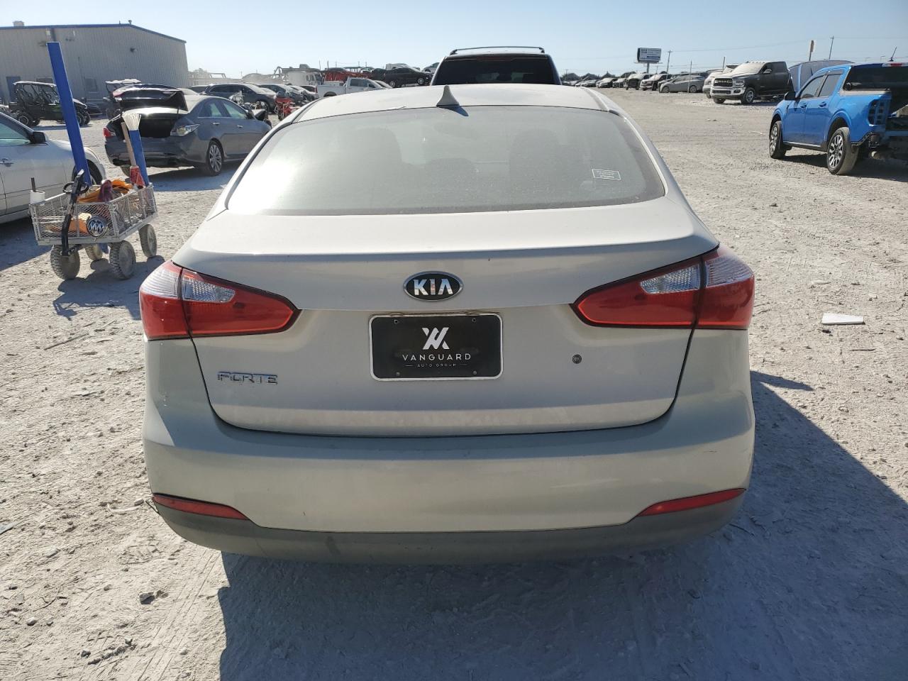 VIN KNAFK4A67F5372670 2015 KIA FORTE no.6