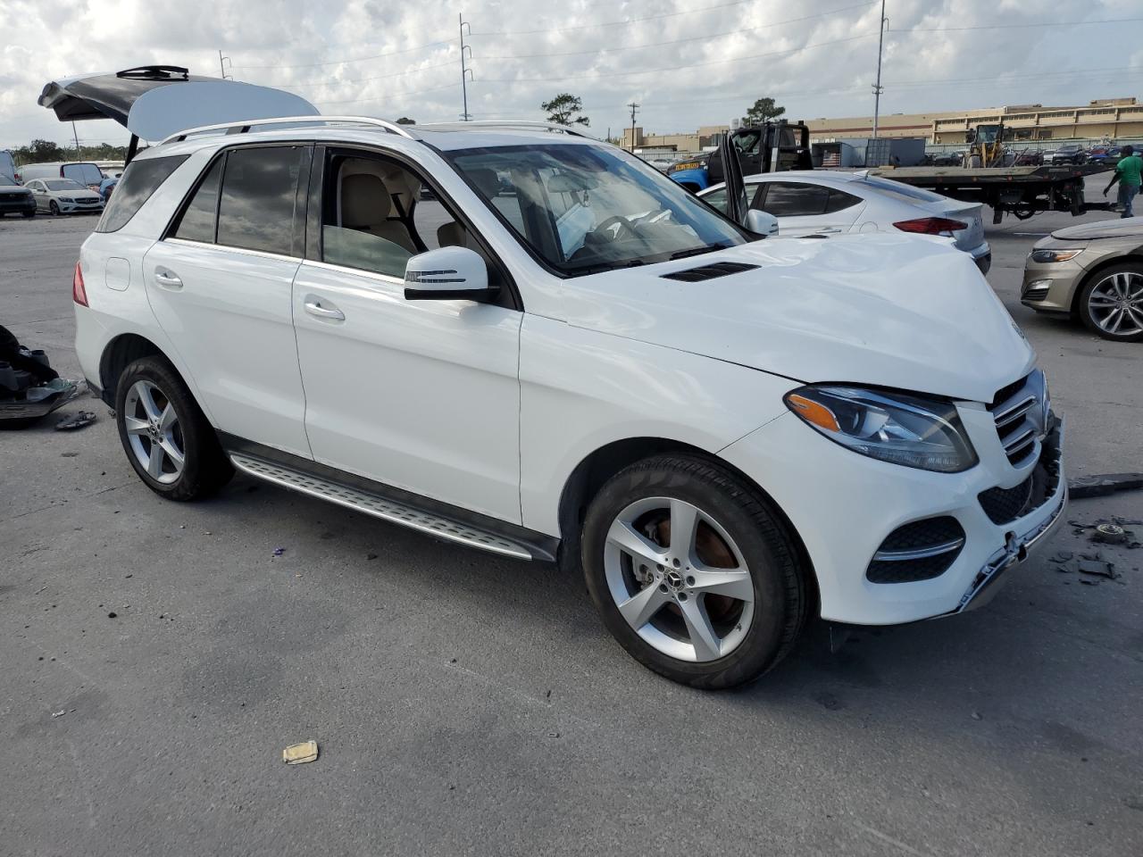 VIN 4JGDA5JB6JB115201 2018 MERCEDES-BENZ GLE-CLASS no.4