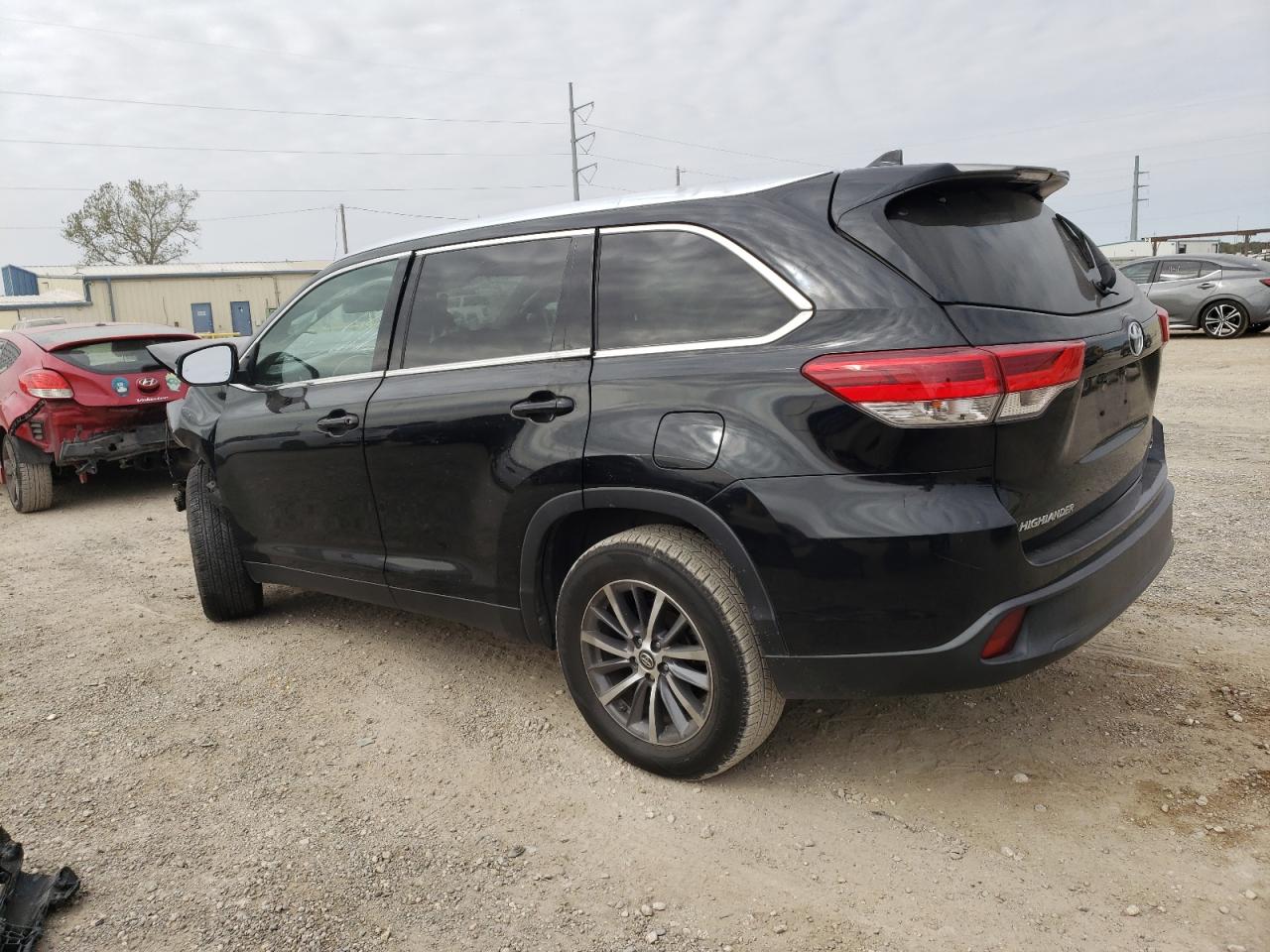 2019 Toyota Highlander - Image 2