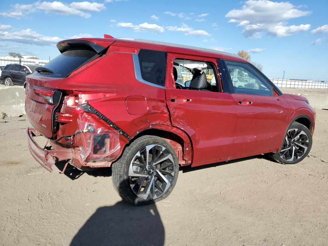2024 Mitsubishi Outlander - Image 3