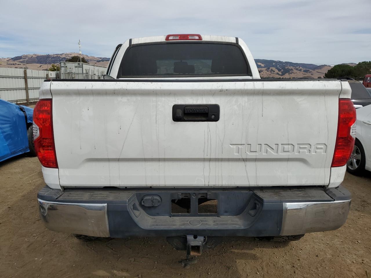 5TFEM5F11HX116060 2017 Toyota Tundra Crewmax Sr5