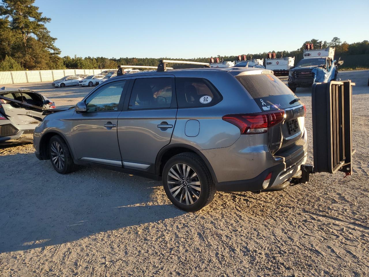 2020 Mitsubishi Outlander - Image 2