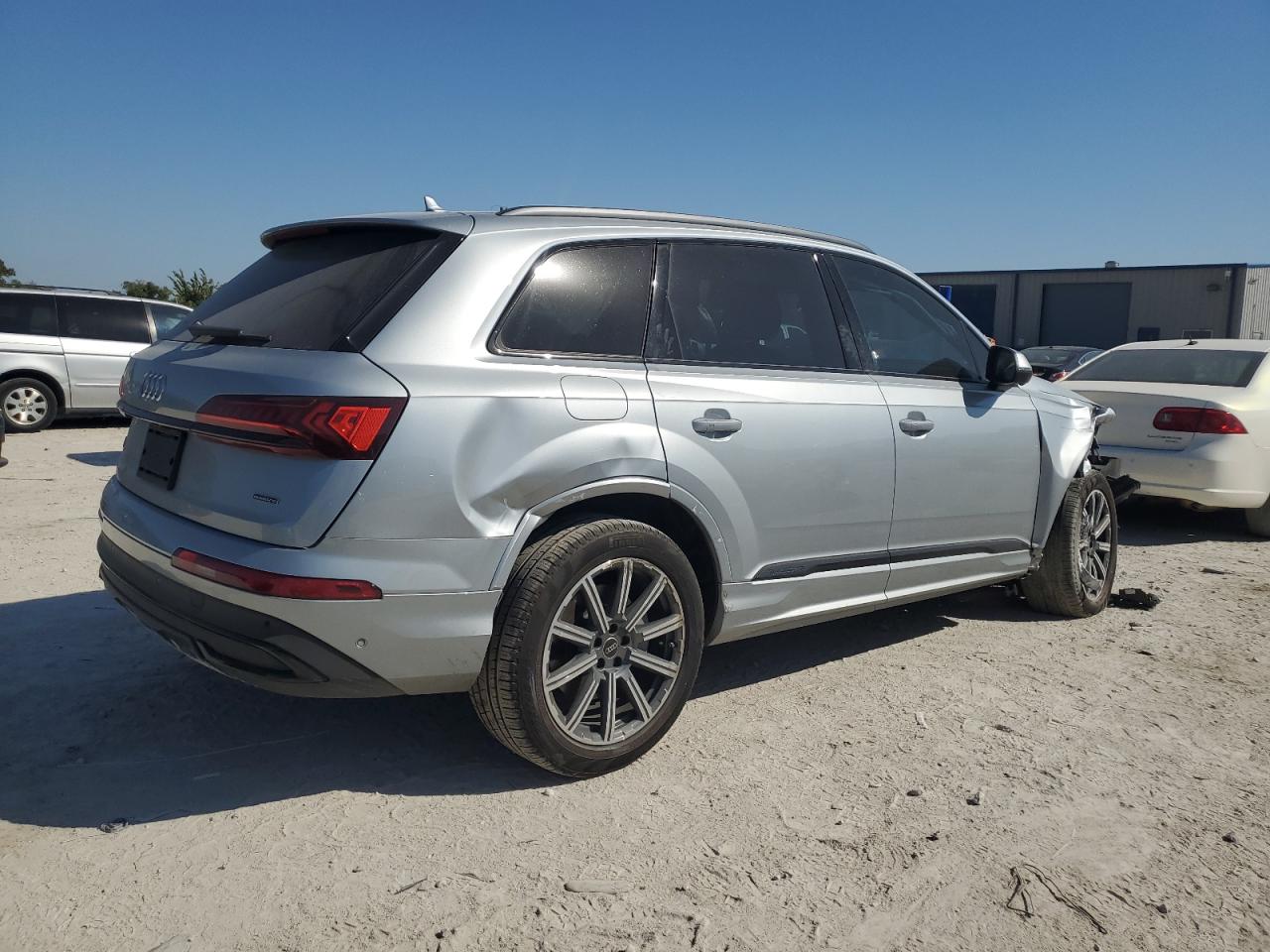 2024 Audi Q7 - Image 3