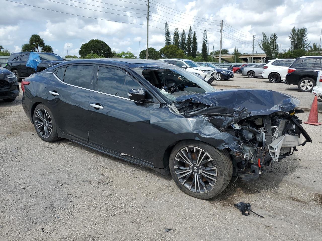 2017 Nissan Maxima - Image 4
