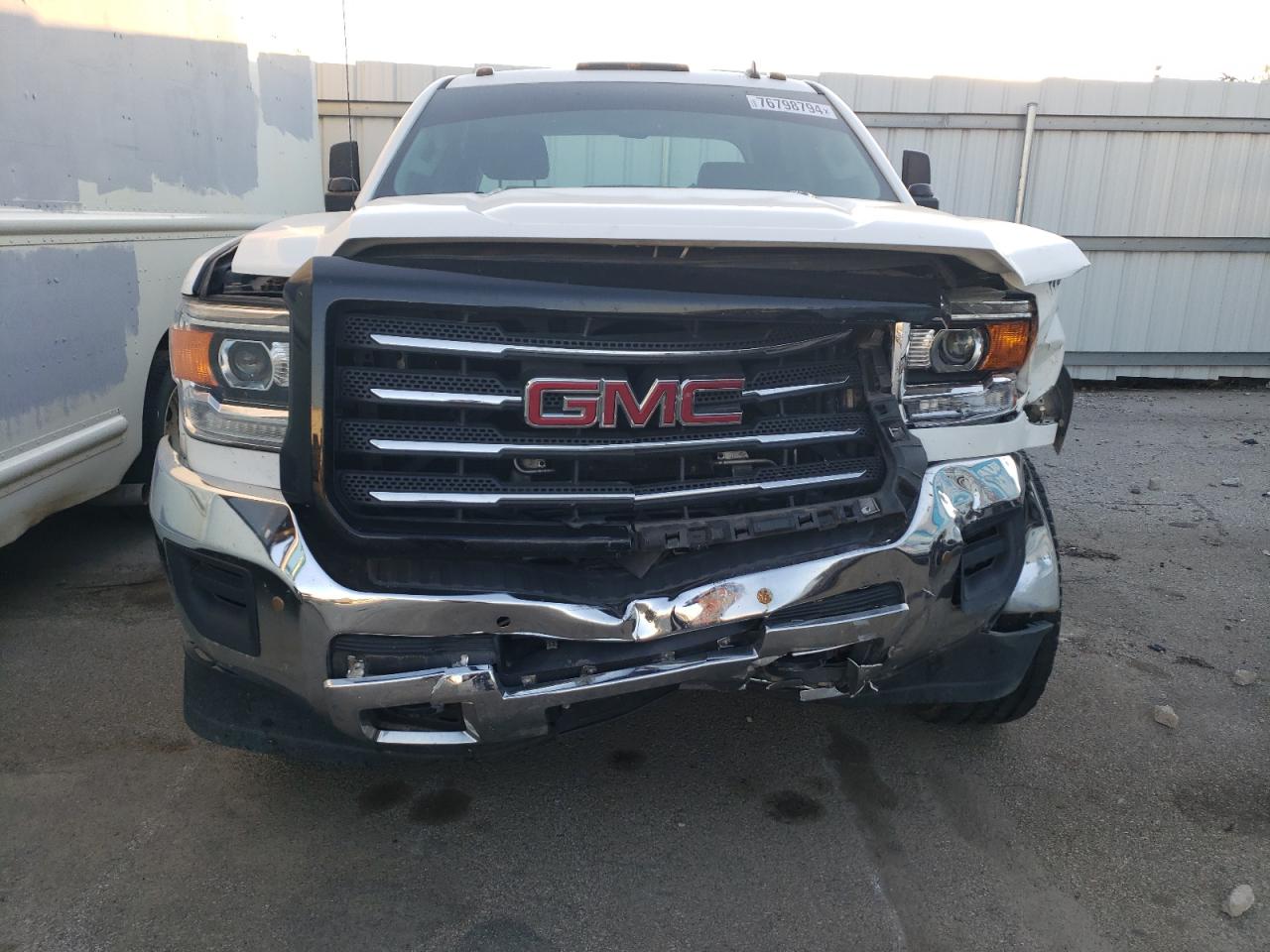 2016 GMC Sierra - Image 5