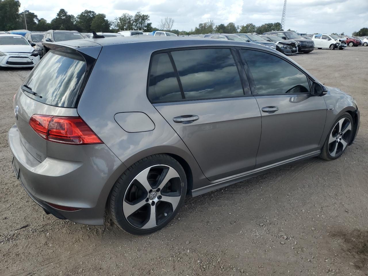 2016 Volkswagen Golf - Image 3