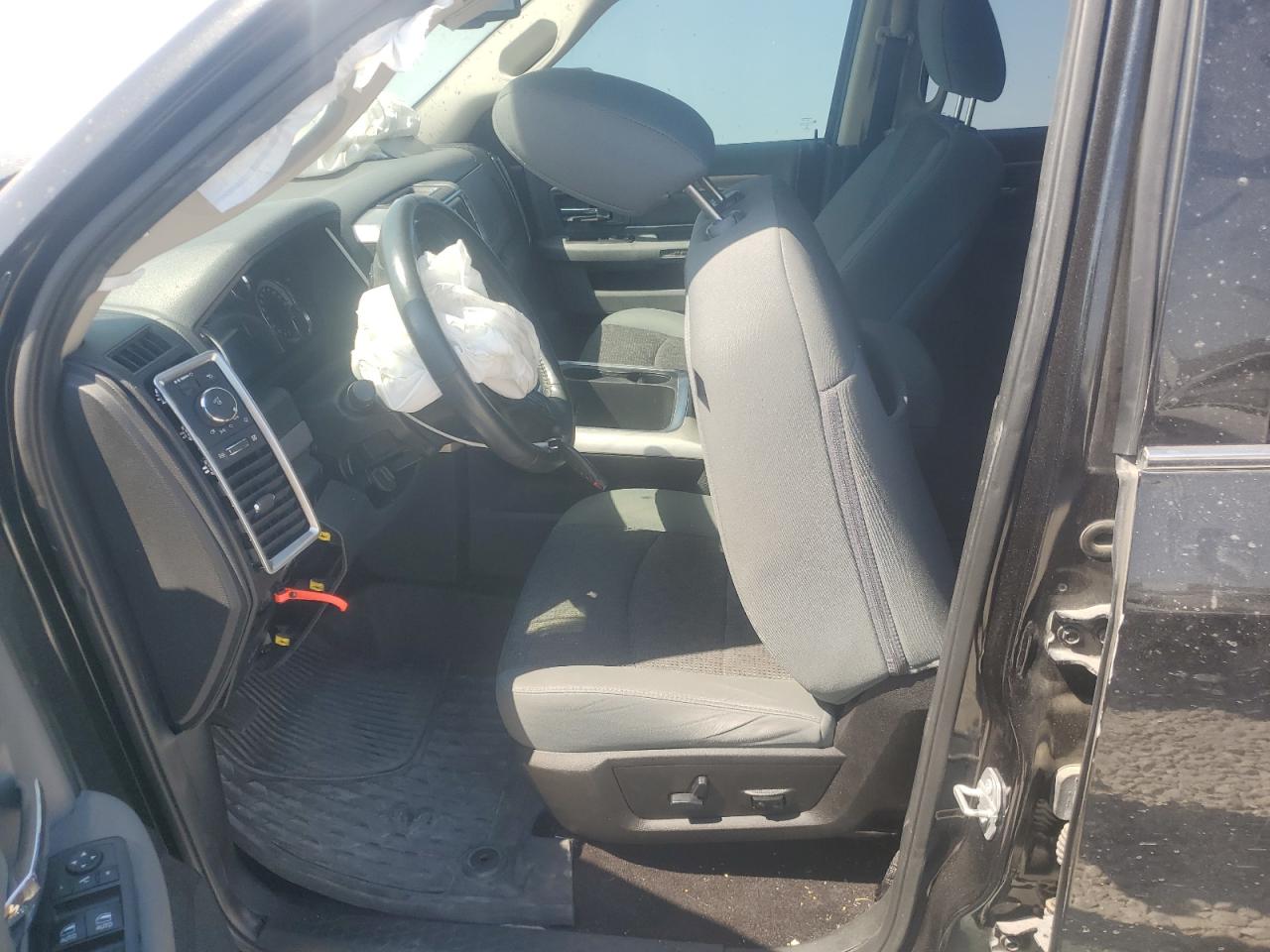 2017 RAM 1500 - Image 7