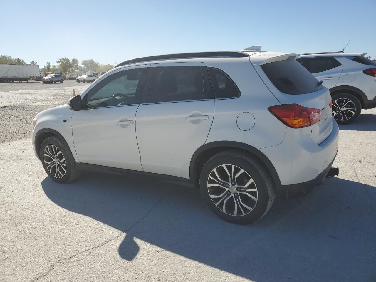 2017 Mitsubishi Outlander - Image 2