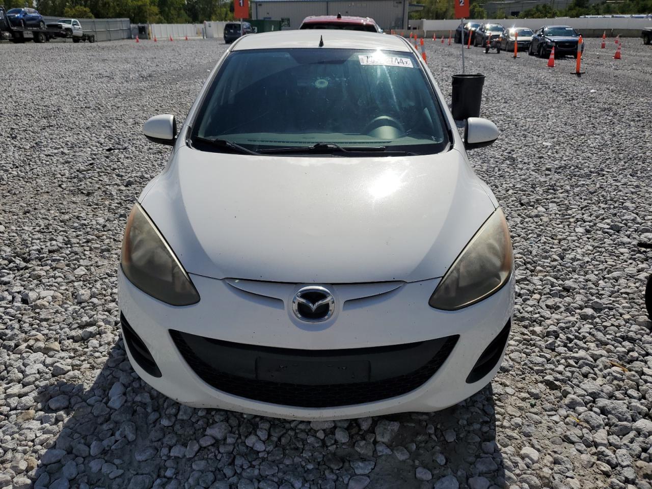 2014 Mazda 2 - Image 5
