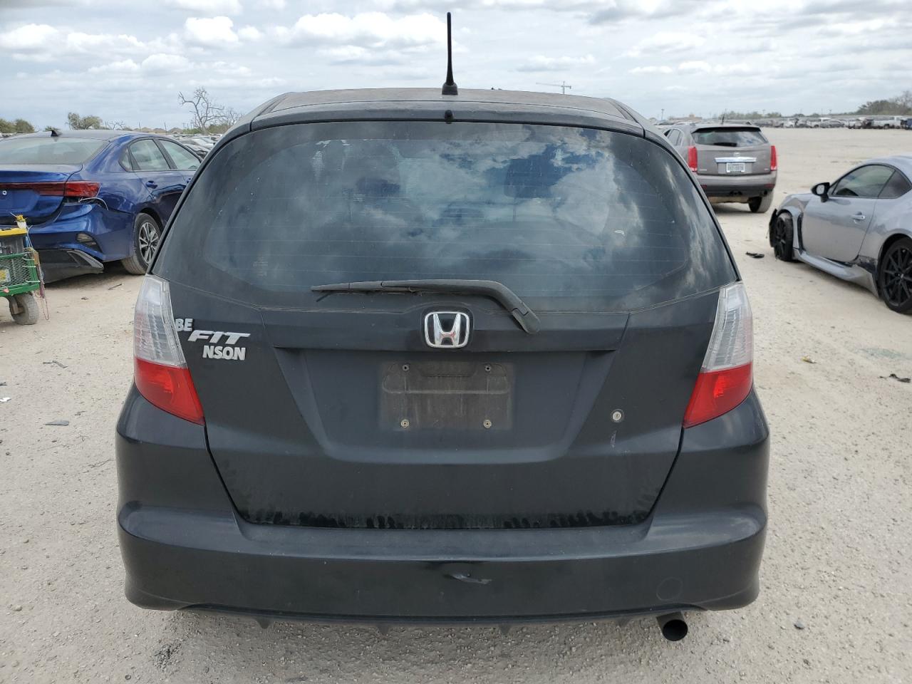 2010 Honda Fit VIN: JHMGE8G2XAS011663 Lot: 76825254