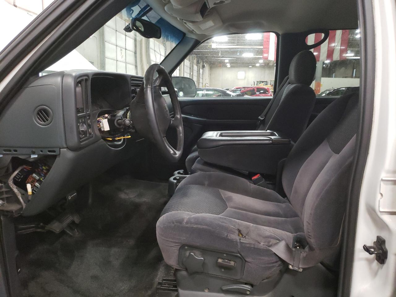 2002 Chevrolet Avalanche - Image 7