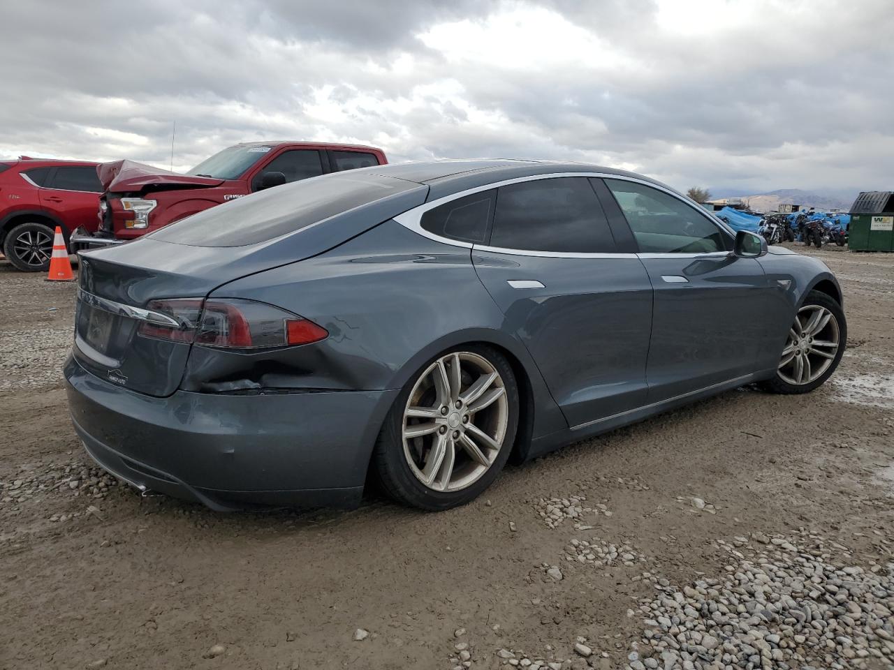 VIN 5YJSA1AG0DFP03953 2013 TESLA MODEL S no.3