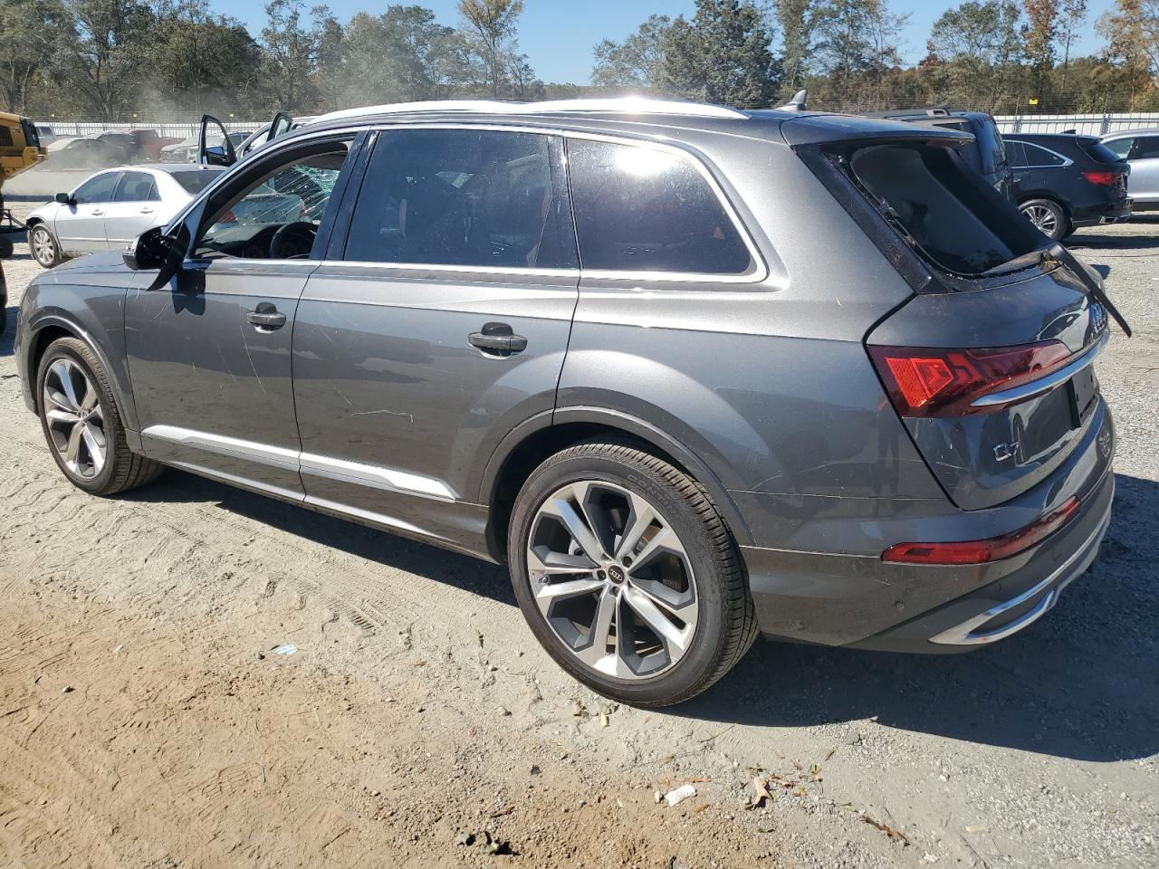 2024 Audi Q7 - Image 2