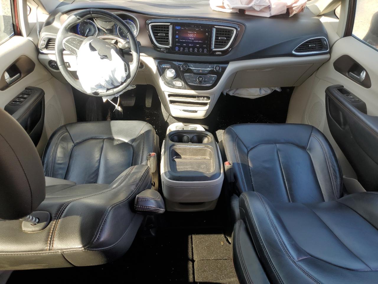 2017 Chrysler Pacifica - Image 8