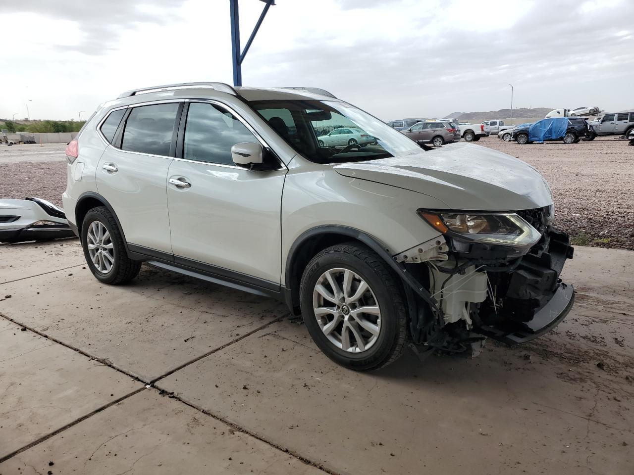 2017 Nissan Rogue - Image 4