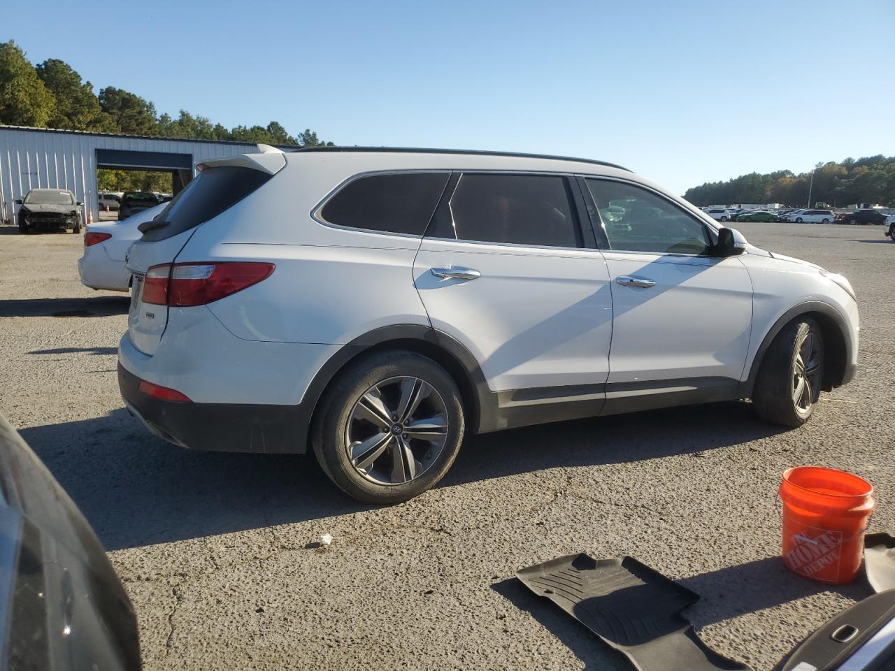 2016 Hyundai Santa Fe - Image 3