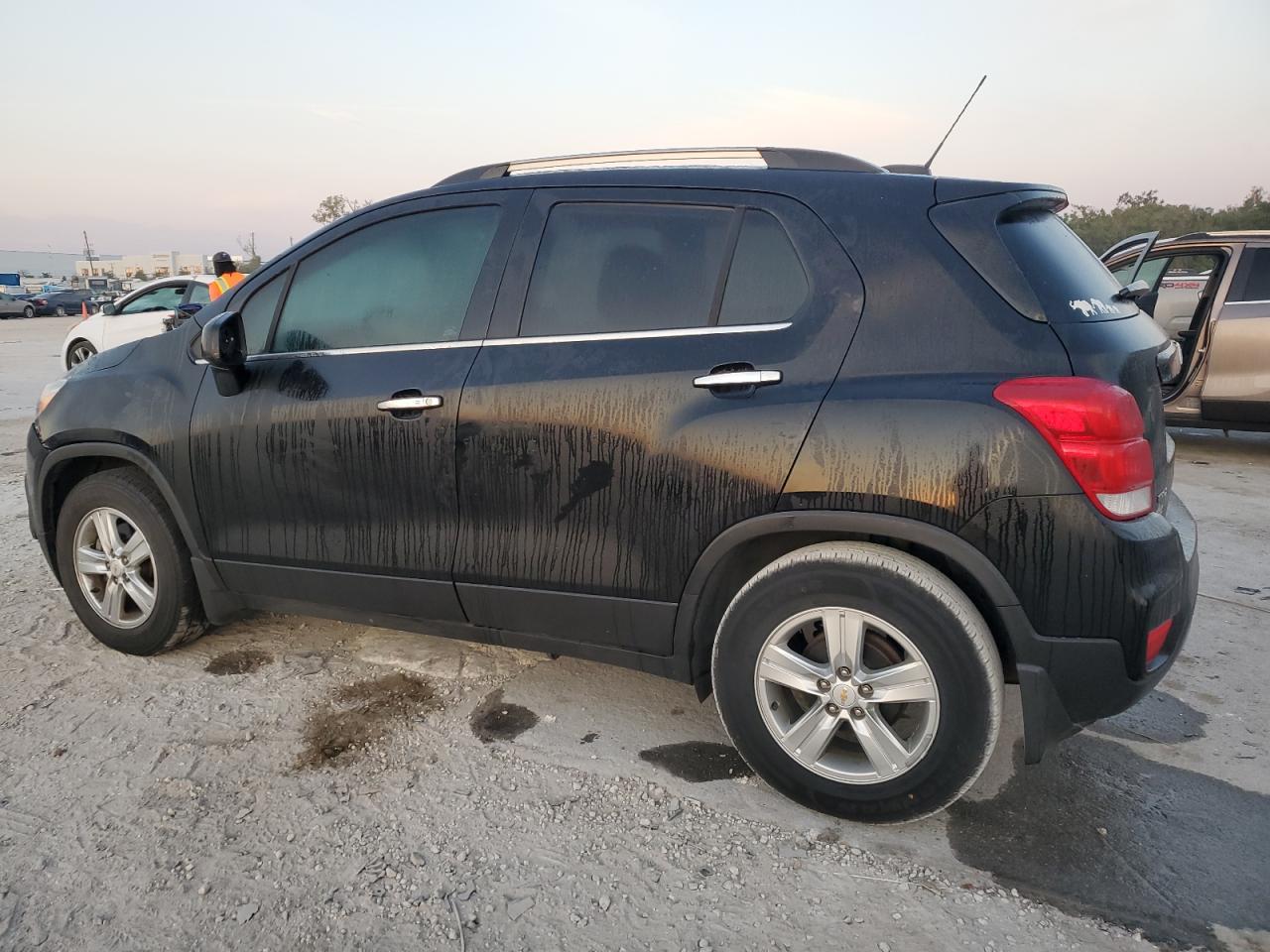 2020 Chevrolet Trax - Image 2