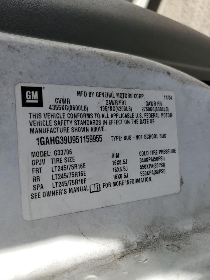 2005 Chevrolet Express - Image 13