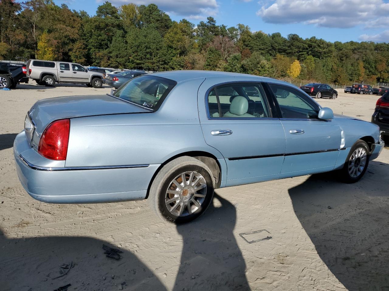 2006 Lincoln Town Car - Image 3