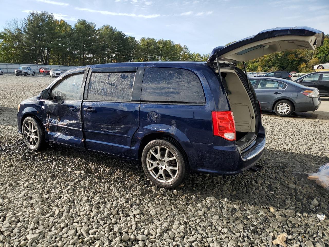 2014 Dodge Caravan - Image 2