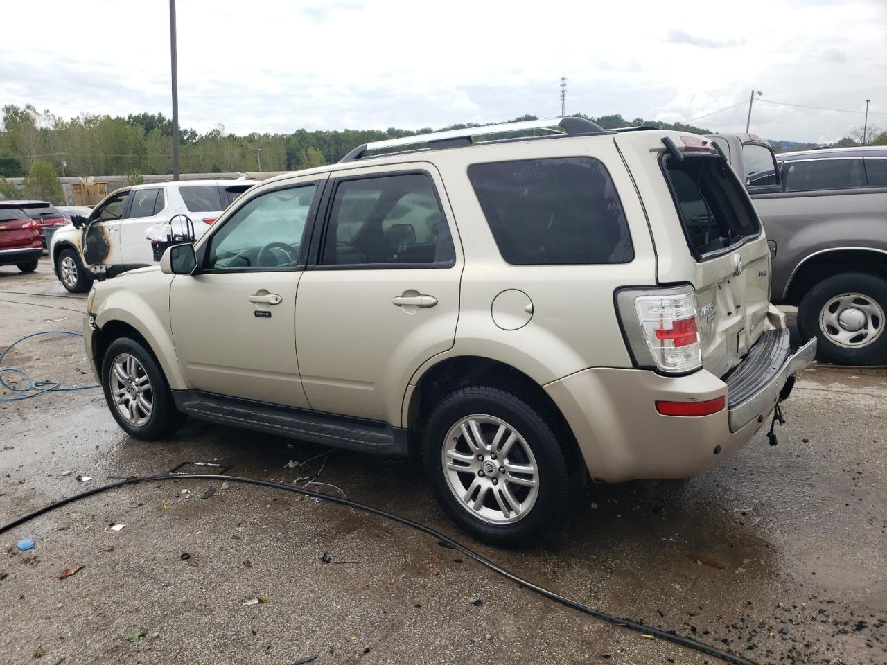 2010 Mercury Mariner - Image 2