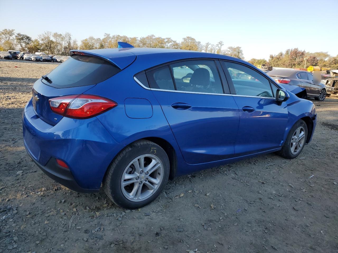 2018 Chevrolet Cruze - Image 3