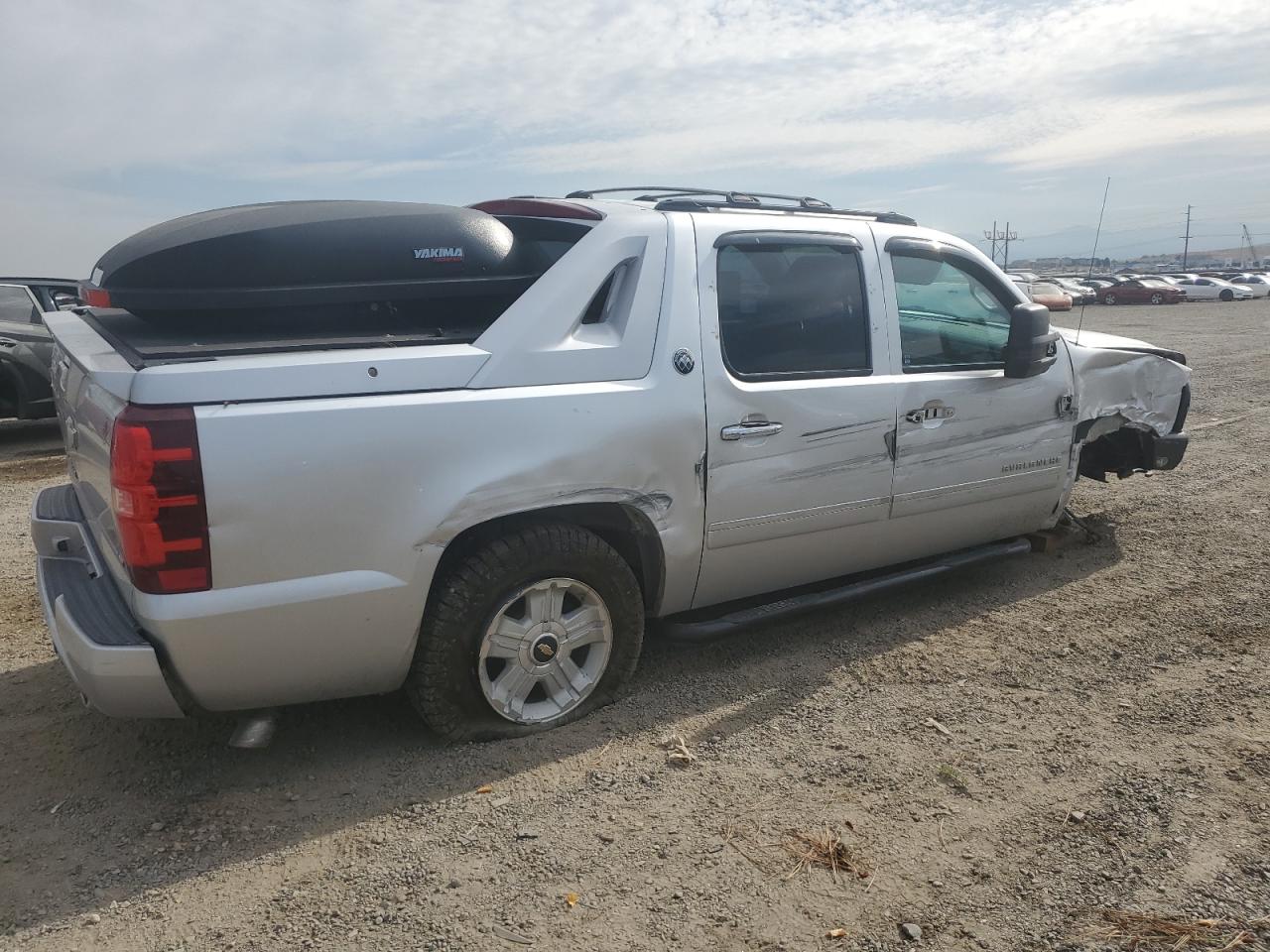 2013 Chevrolet Avalanche - Image 3