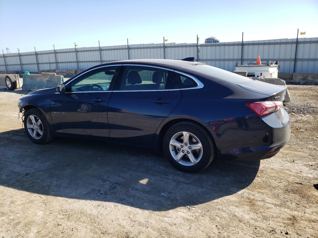 2022 Chevrolet Malibu - Image 2