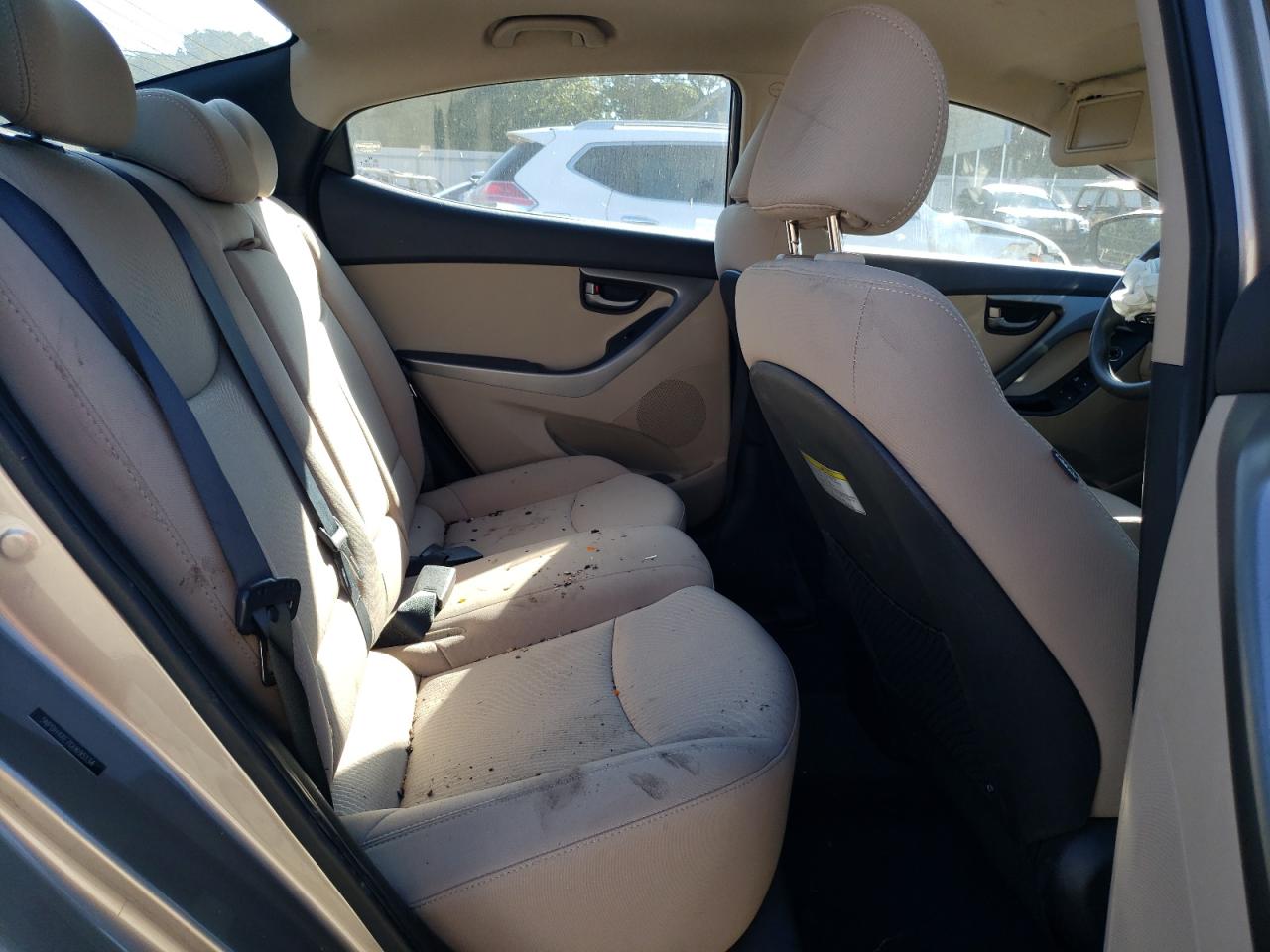 2016 Hyundai Elantra - Image 11