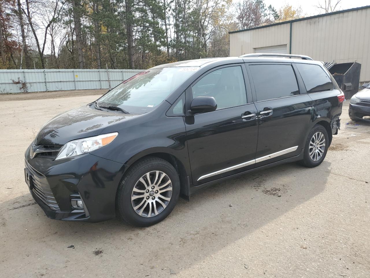 2020 Toyota Sienna - Image 1