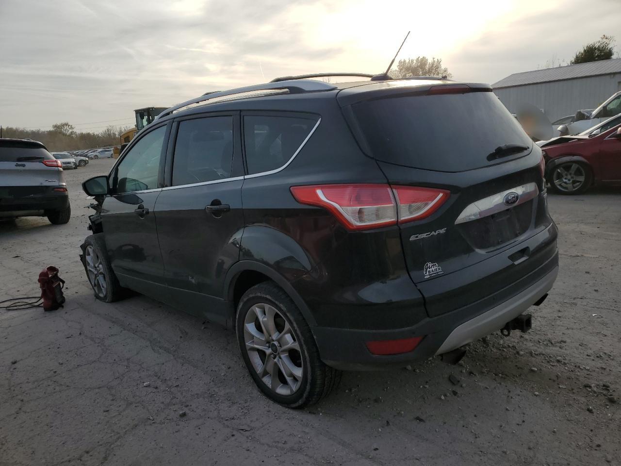 VIN 1FMCU9J91FUA38370 2015 FORD ESCAPE no.2