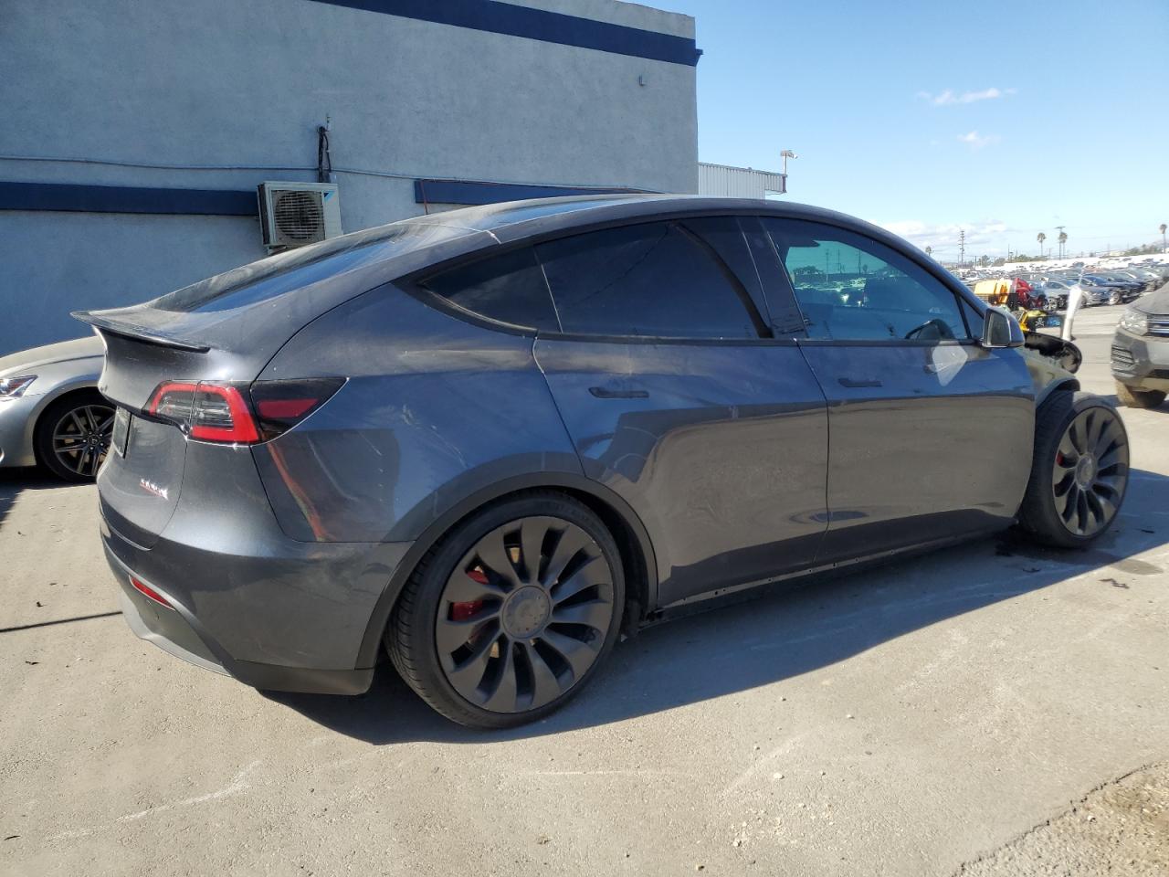 VIN 7SAYGDEF2PF743664 2023 TESLA MODEL Y no.3