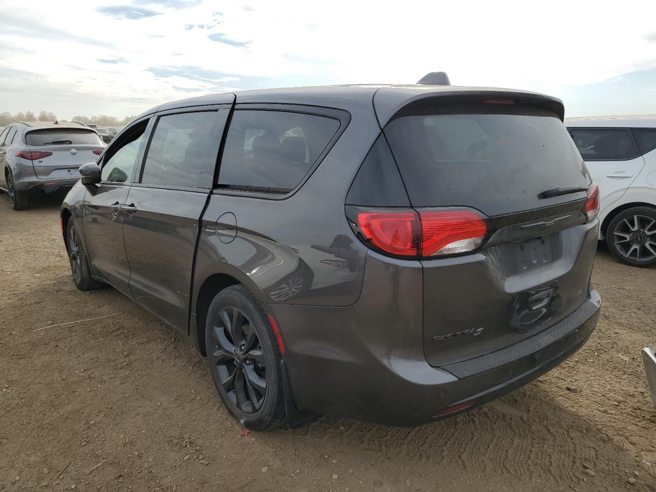 2020 Chrysler Pacifica - Image 2