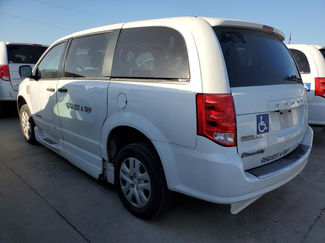2019 Dodge Caravan - Image 2