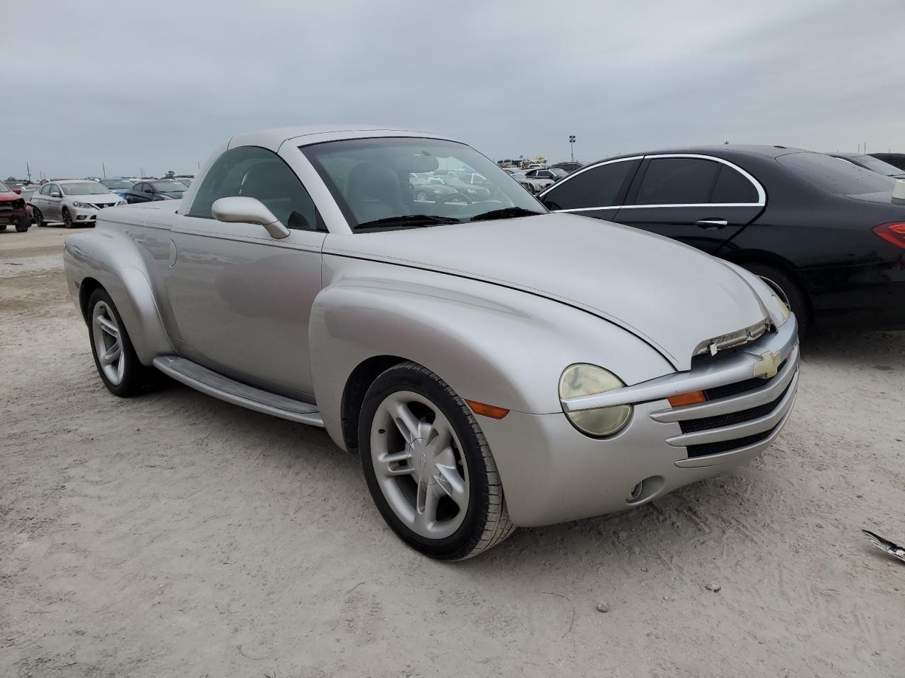 2005 Chevrolet SSR - Image 4