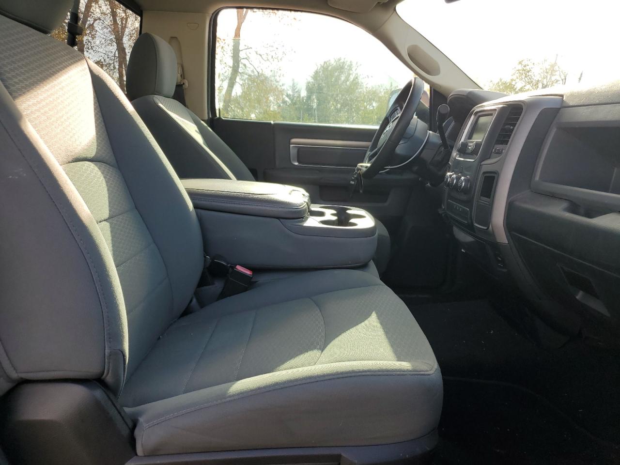 2014 RAM 3500 - Image 10