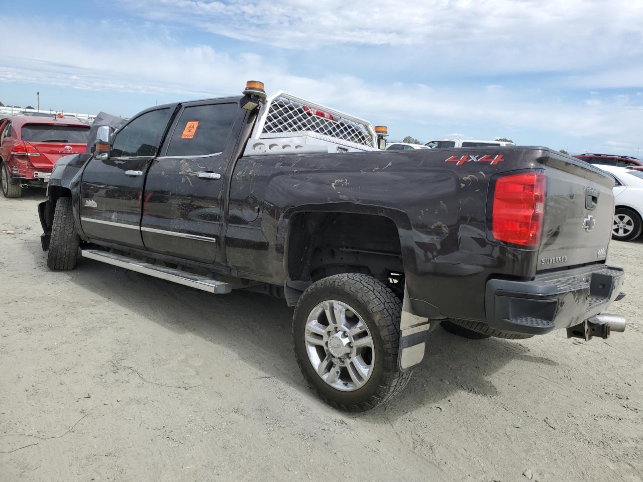 1GC1KXEY8JF108323 2018 Chevrolet Silverado K2500 High Country