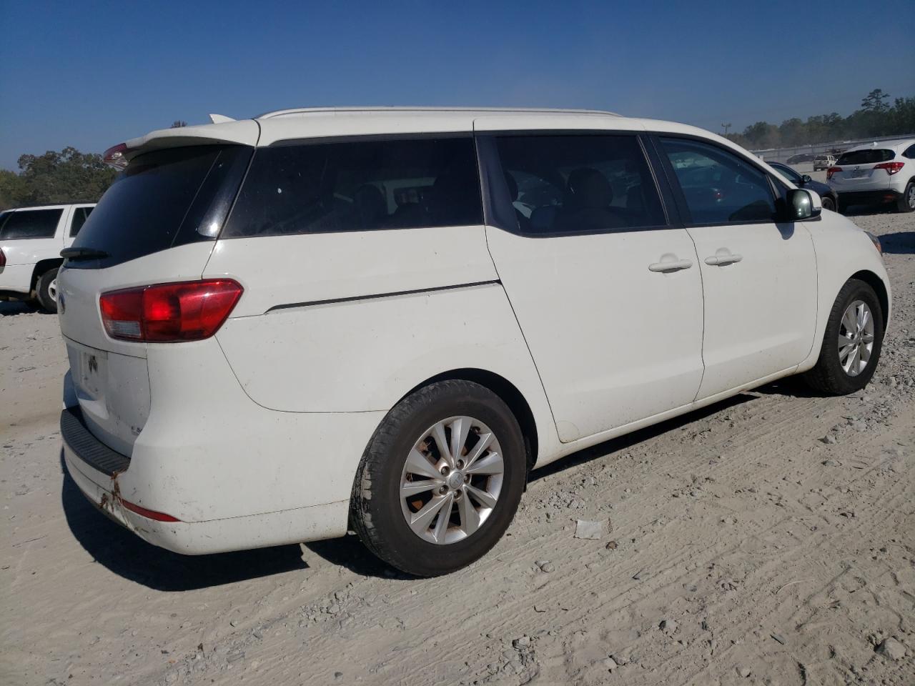2015 Kia Sedona - Image 3