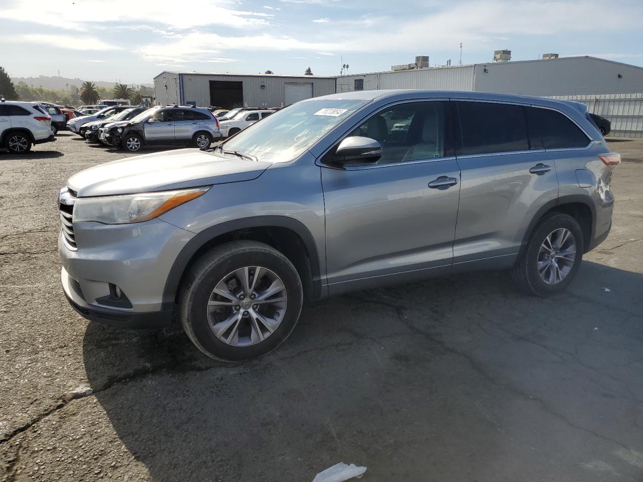 5TDZKRFH0FS043827 2015 TOYOTA HIGHLANDER - Image 1